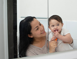 Kapan ya Moms si Kecil Mulai Sikat Gigi